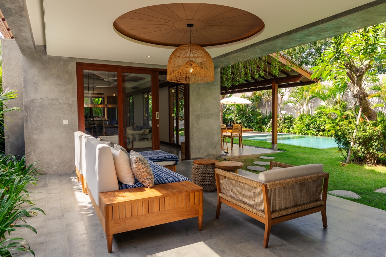 Relaxing outdoor lounge area, family friendly